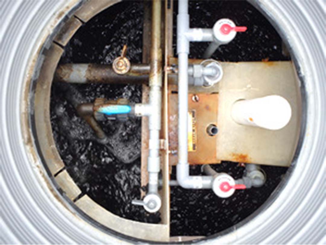 浄化槽保守点検写真02